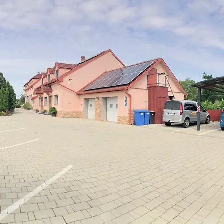 Katalin & Etterem Motel 2*