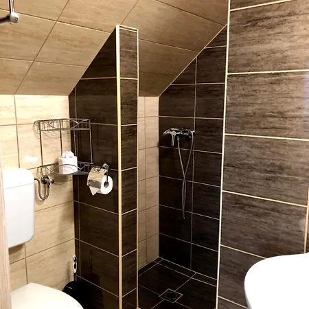 Katalin & Etterem Motel 2*