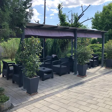 Katalin & Restaurant Мотель Береттьоуйфалу