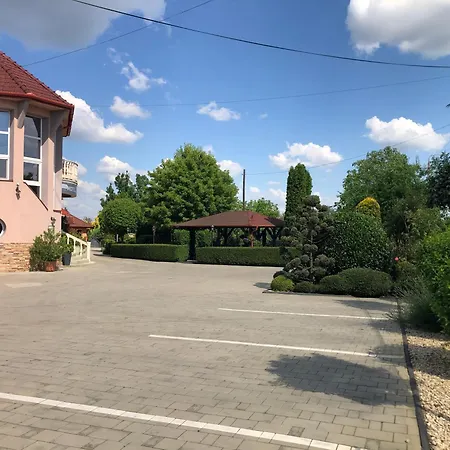 Мотель Katalin & Restaurant Береттьоуйфалу